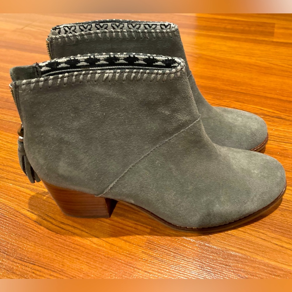 Toms gently worn booties size 6.5